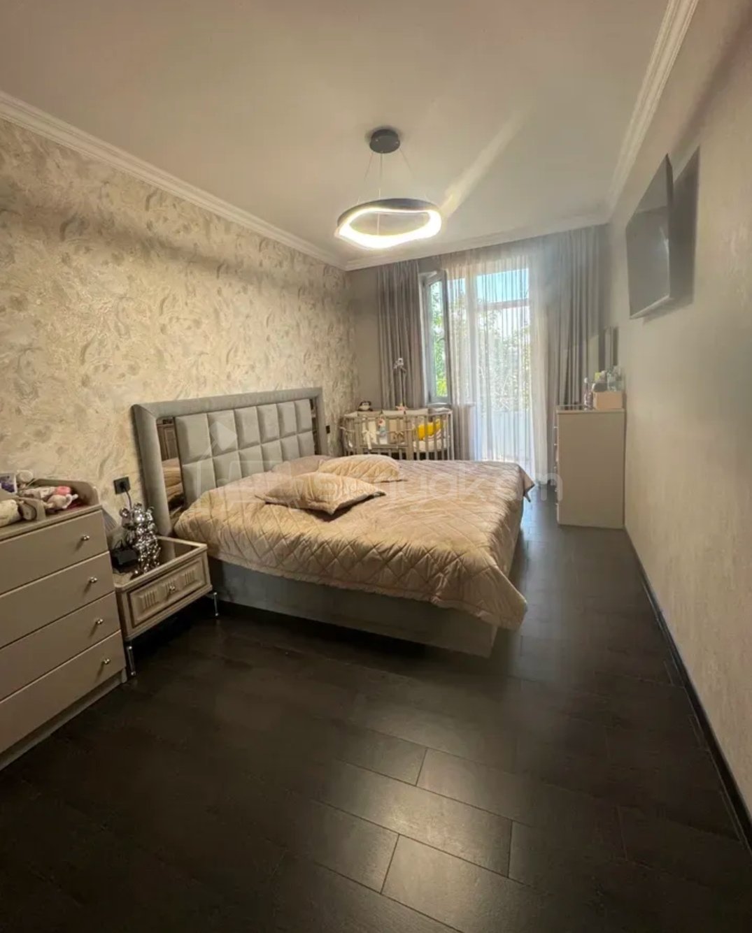 4 Սենյականոց Բնակարան Քարե Շենքում, 117քմ, 3/5 հարկ, Դիզայներական Վերանորոգված