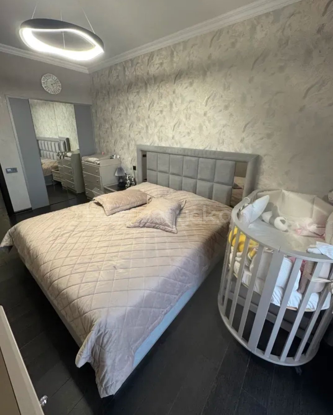 4 Սենյականոց Բնակարան Քարե Շենքում, 117քմ, 3/5 հարկ, Դիզայներական Վերանորոգված