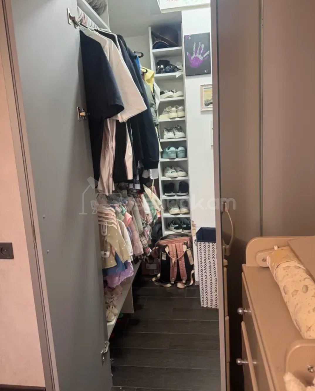 4 Սենյականոց Բնակարան Քարե Շենքում, 117քմ, 3/5 հարկ, Դիզայներական Վերանորոգված