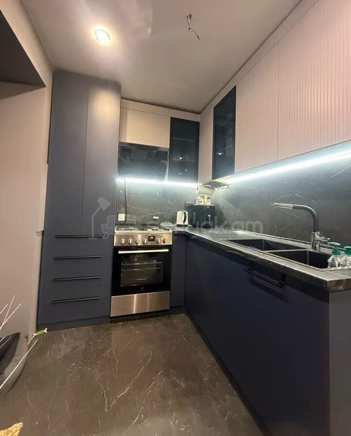 2 Սենյականոց Բնակարան Քարե Շենքում, 53քմ, 3/5 հարկ, Դիզայներական Վերանորոգված