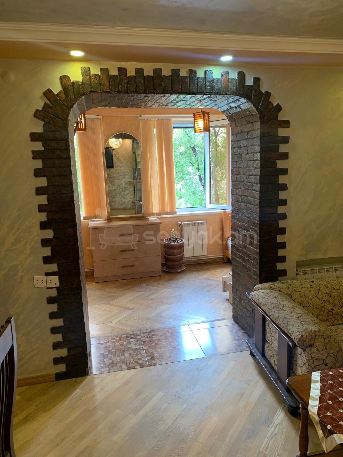 2 Սենյականոց Բնակարան Քարե Շենքում, 68քմ, 4/5 հարկ, Կապիտալ Վերանորոգված, Կահավորված, Արևկող