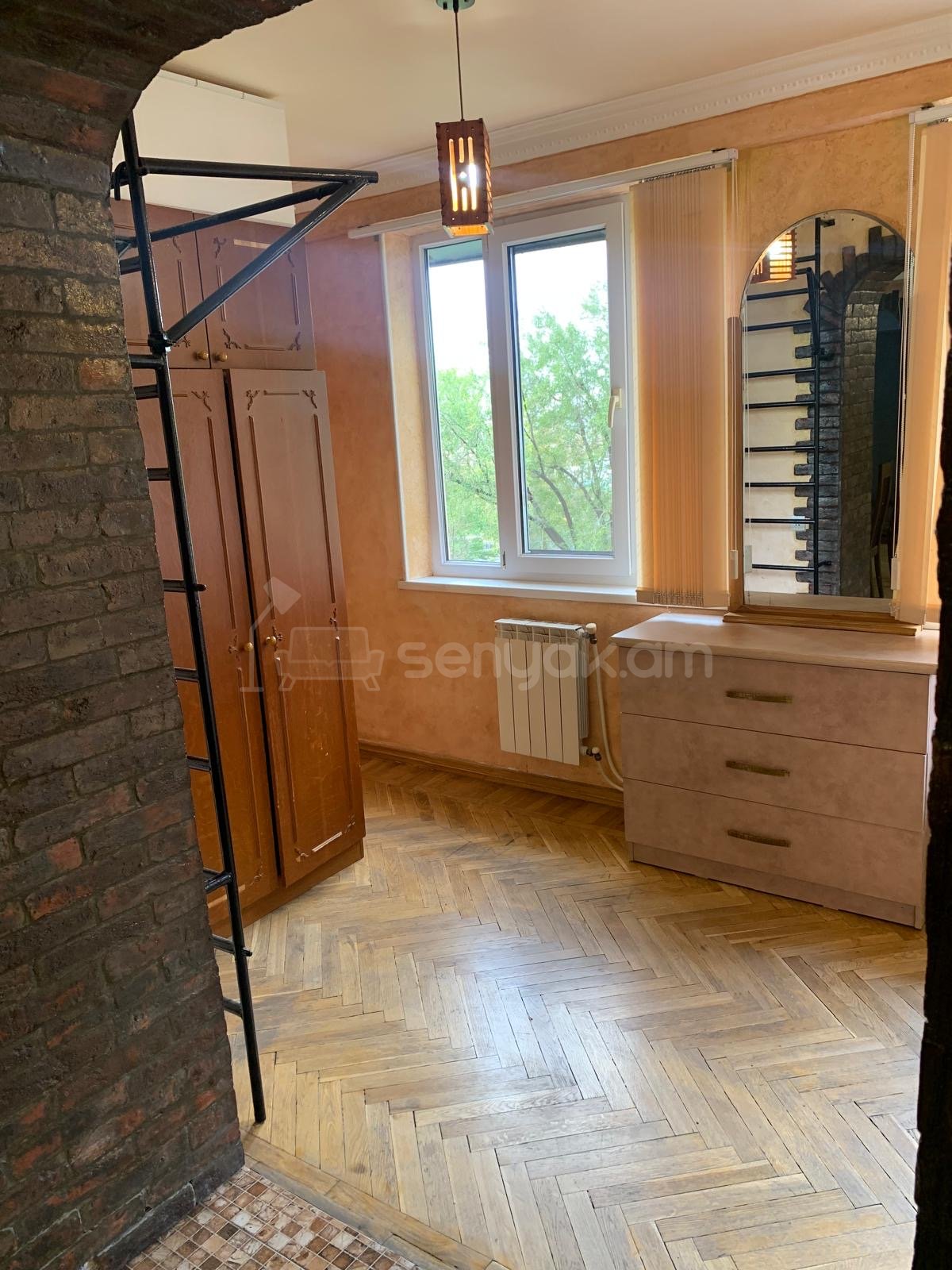 2 Սենյականոց Բնակարան Քարե Շենքում, 68քմ, 4/5 հարկ, Կապիտալ Վերանորոգված, Կահավորված, Արևկող