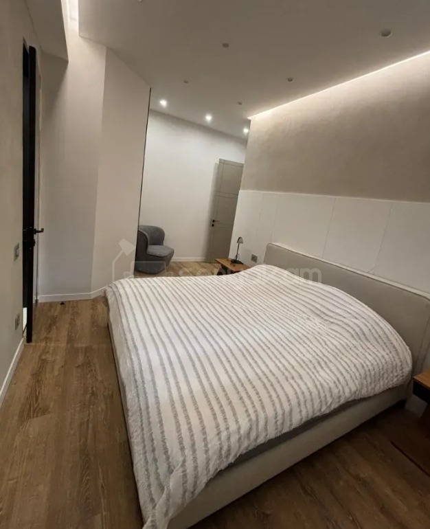 4 Սենյականոց Բնակարան, 167քմ, 3/11 հարկ, Դիզայներական Վերանորոգված, Կահավորված, Արևկող