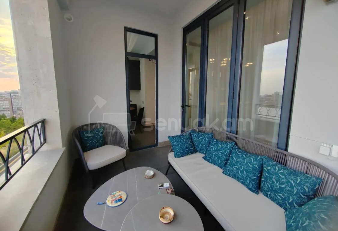 4 Սենյականոց Բնակարան, 167քմ, 3/11 հարկ, Դիզայներական Վերանորոգված, Կահավորված, Արևկող