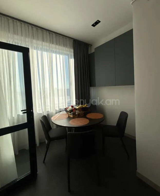 4 Սենյականոց Բնակարան, 167քմ, 3/11 հարկ, Դիզայներական Վերանորոգված, Կահավորված, Արևկող