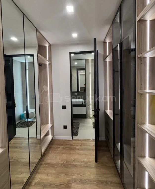 4 Սենյականոց Բնակարան, 167քմ, 3/11 հարկ, Դիզայներական Վերանորոգված, Կահավորված, Արևկող