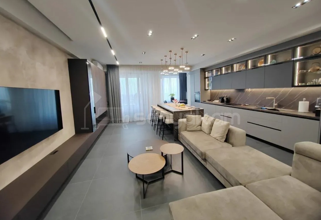 4 Սենյականոց Բնակարան, 167քմ, 3/11 հարկ, Դիզայներական Վերանորոգված, Կահավորված, Արևկող