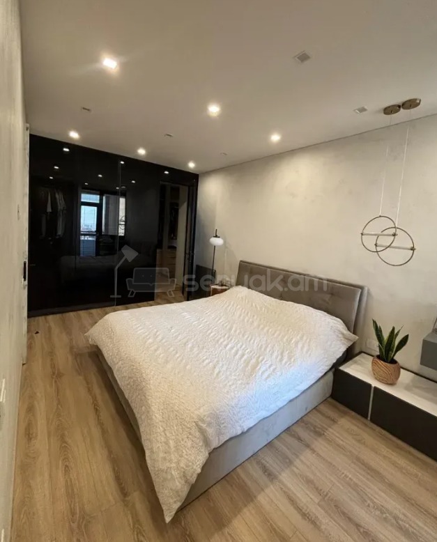 4 Սենյականոց Բնակարան, 167քմ, 3/11 հարկ, Դիզայներական Վերանորոգված, Կահավորված, Արևկող