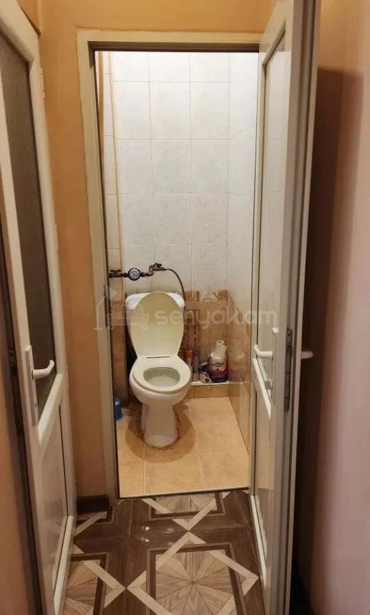 3 Սենյականոց Բնակարան Քարե Շենքում, 80քմ, 2/5 հարկ, Նորմալ Վիճակում