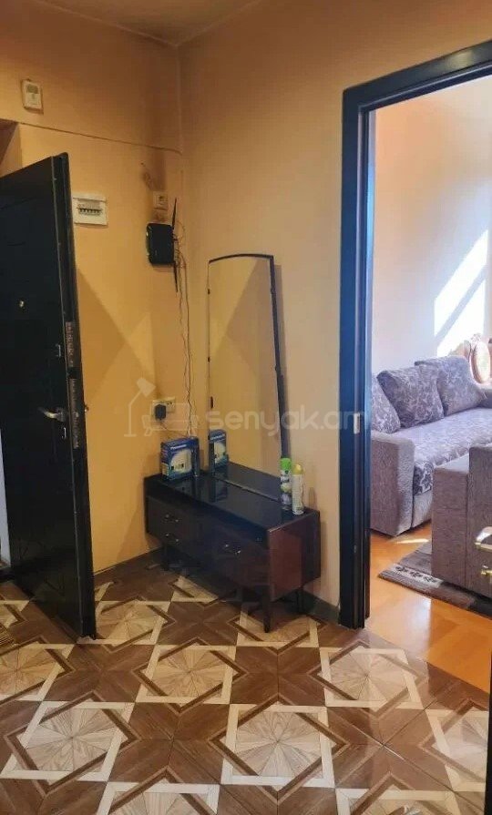 3 Սենյականոց Բնակարան Քարե Շենքում, 80քմ, 2/5 հարկ, Նորմալ Վիճակում