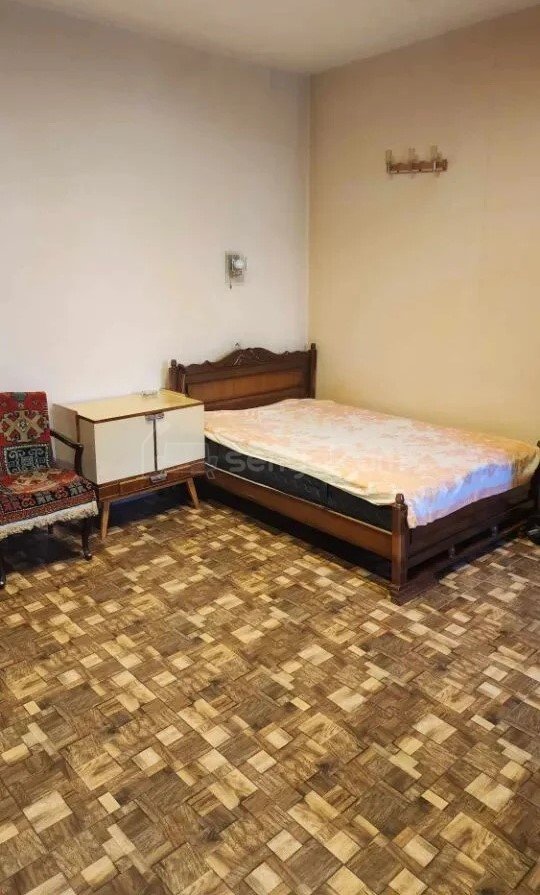 3 Սենյականոց Բնակարան Քարե Շենքում, 80քմ, 2/5 հարկ, Նորմալ Վիճակում