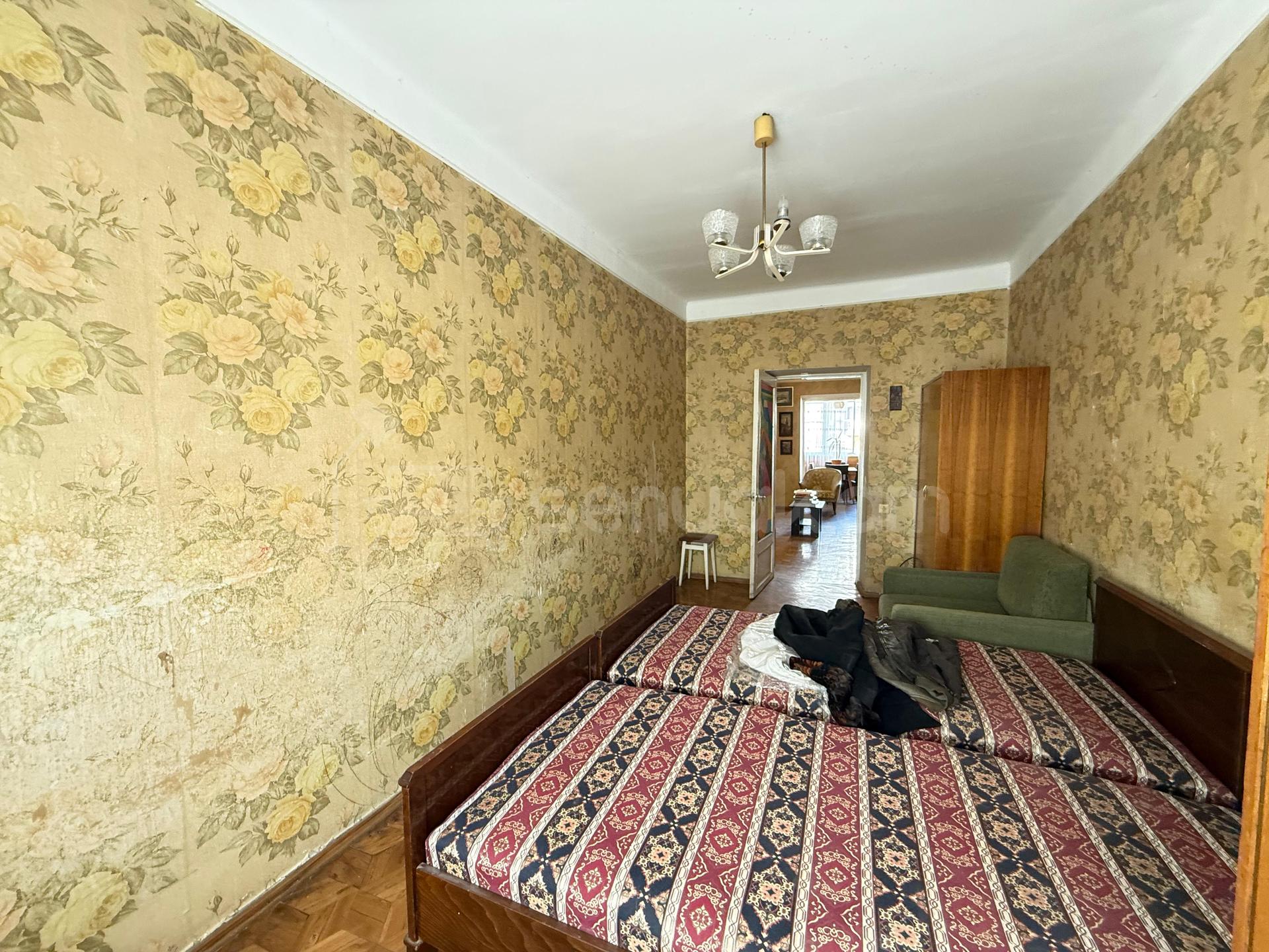 3 Սենյականոց Բնակարան Քարե Շենքում, 73քմ, 5/5 հարկ, Պետական Վիճակում