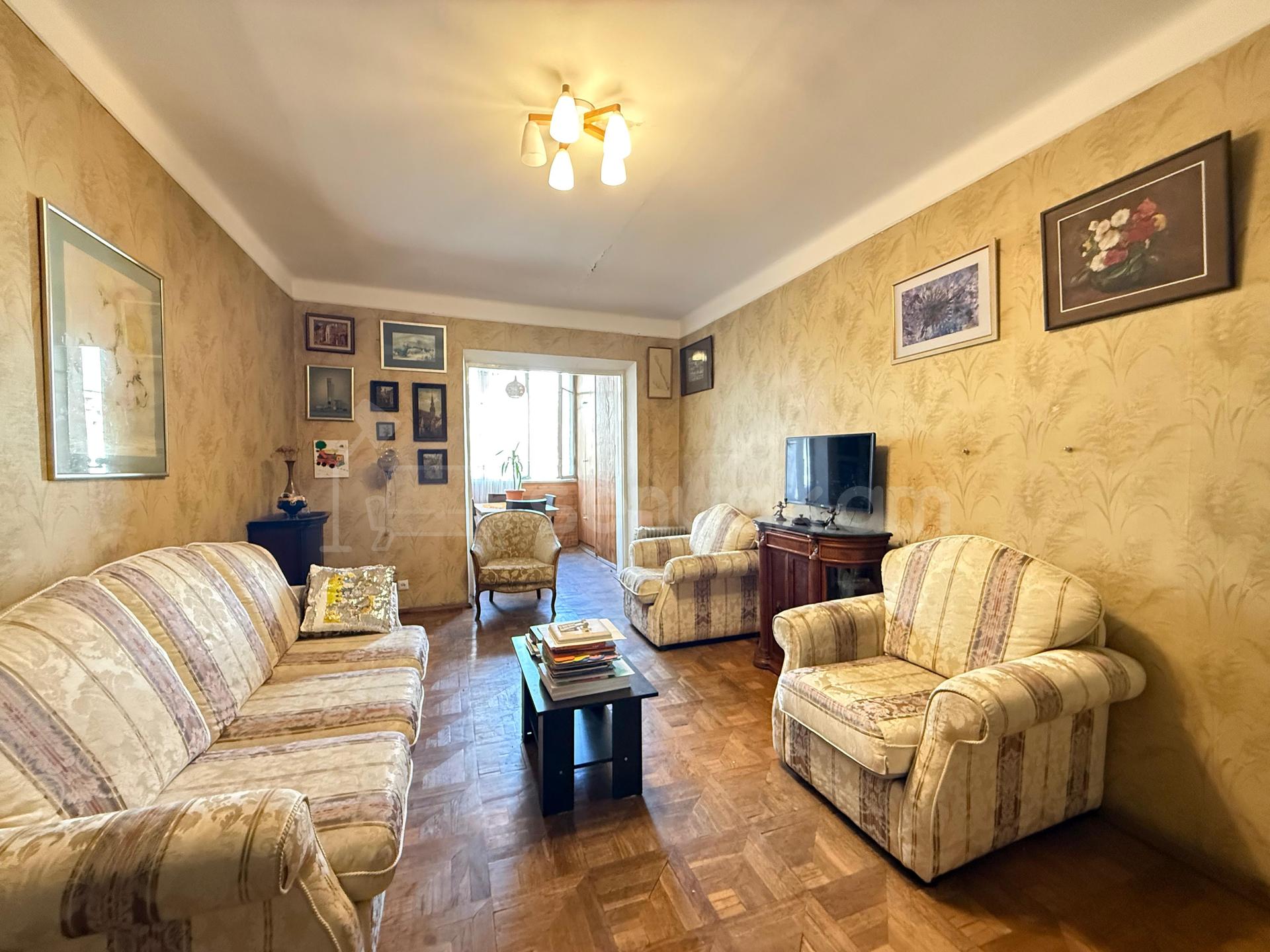 3 Սենյականոց Բնակարան Քարե Շենքում, 73քմ, 5/5 հարկ, Պետական Վիճակում