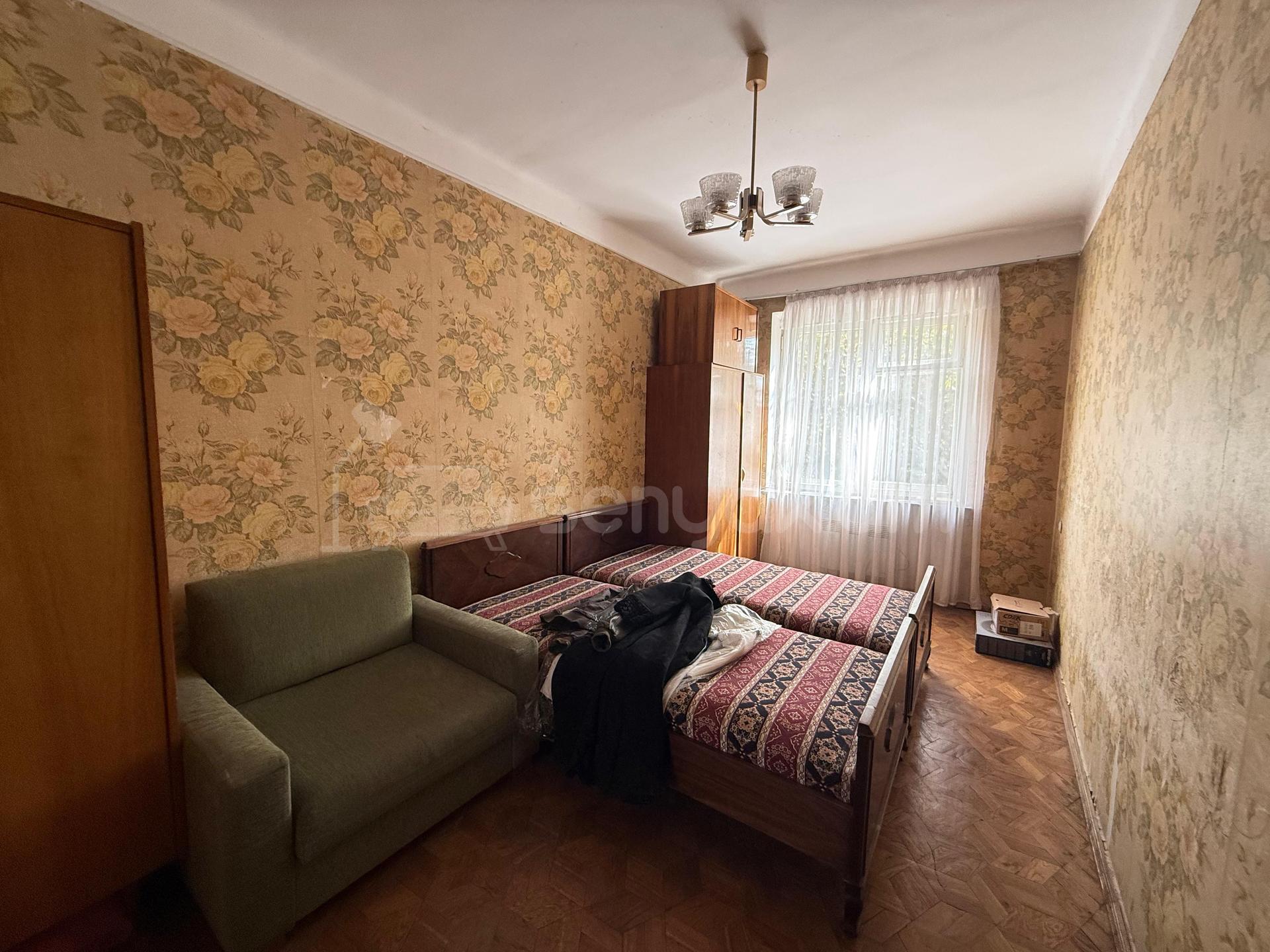 3 Սենյականոց Բնակարան Քարե Շենքում, 73քմ, 5/5 հարկ, Պետական Վիճակում