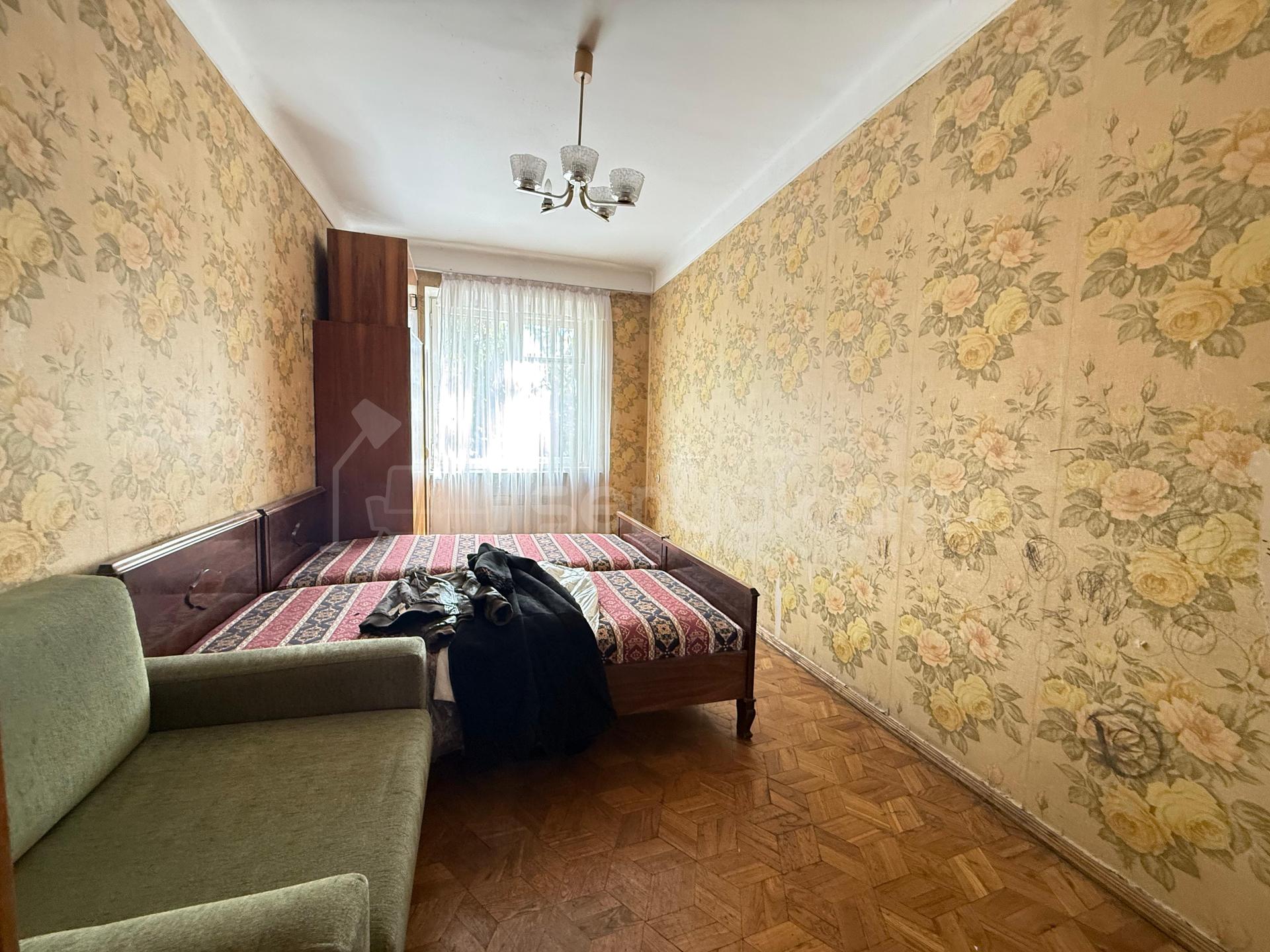 3 Սենյականոց Բնակարան Քարե Շենքում, 73քմ, 5/5 հարկ, Պետական Վիճակում