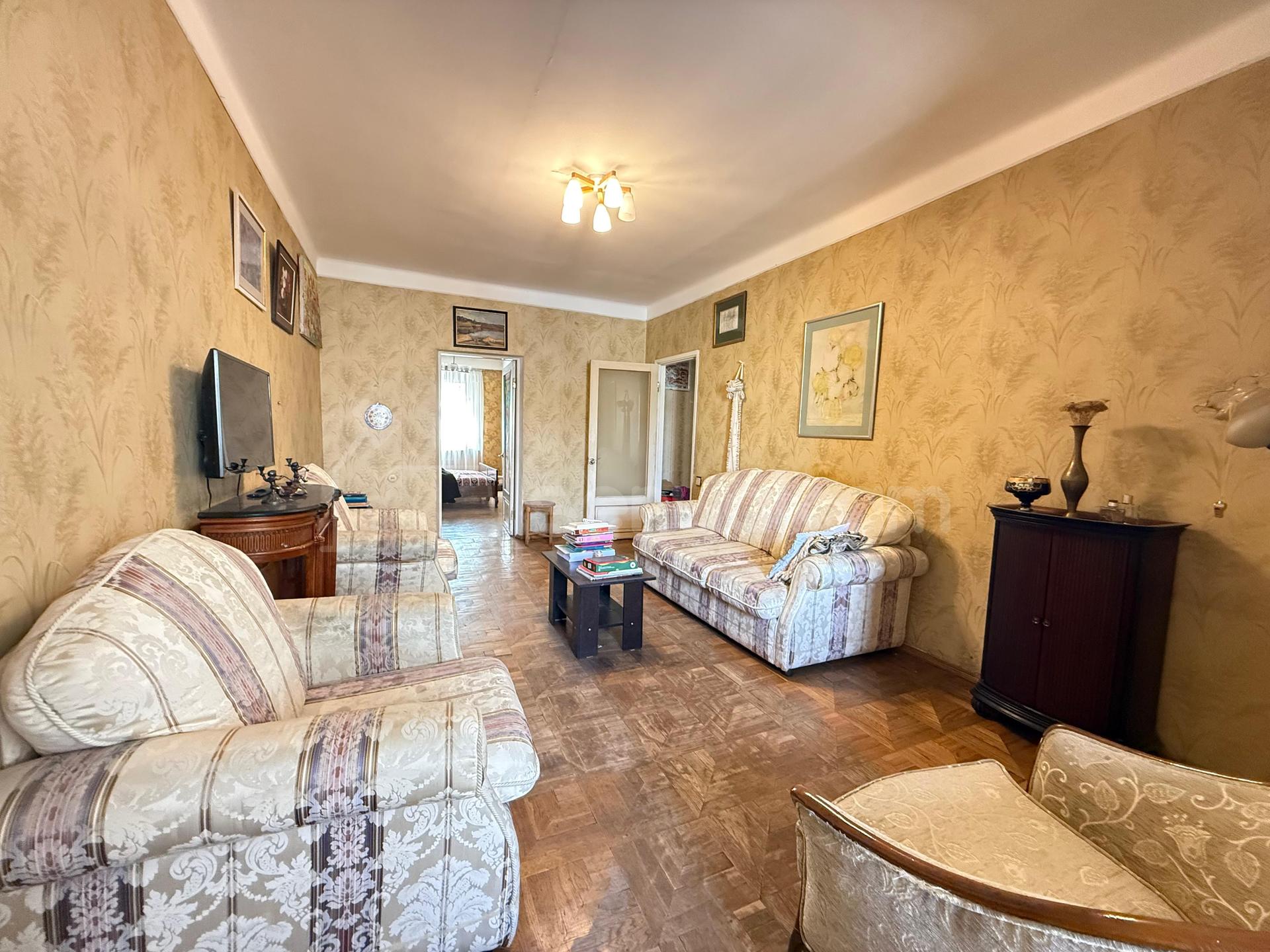 3 Սենյականոց Բնակարան Քարե Շենքում, 73քմ, 5/5 հարկ, Պետական Վիճակում