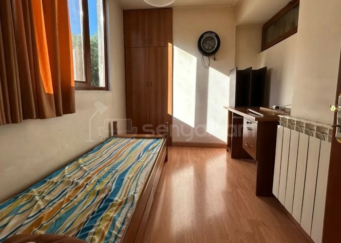 3 Սենյականոց Բնակարան Քարե Շենքում, 73քմ, 3/5 հարկ, Կապիտալ Վերանորոգված, Կահավորված, Արևկող