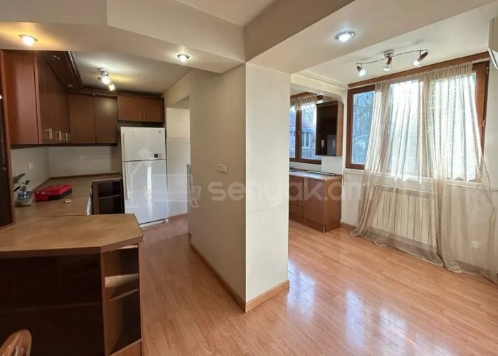 3 Սենյականոց Բնակարան Քարե Շենքում, 73քմ, 3/5 հարկ, Կապիտալ Վերանորոգված, Կահավորված, Արևկող