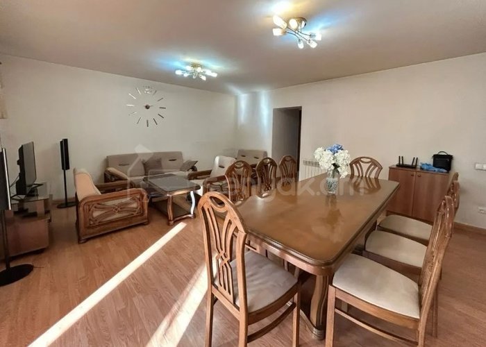 3 Սենյականոց Բնակարան Քարե Շենքում, 73քմ, 3/5 հարկ, Կապիտալ Վերանորոգված, Կահավորված, Արևկող