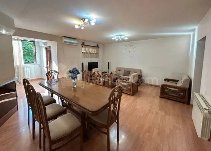 3 Սենյականոց Բնակարան Քարե Շենքում, 73քմ, 3/5 հարկ, Կապիտալ Վերանորոգված, Կահավորված, Արևկող