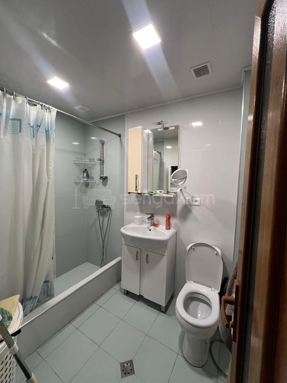 3 Սենյականոց Բնակարան Քարե Շենքում, 65քմ, 3/5 հարկ, Կապիտալ Վերանորոգված