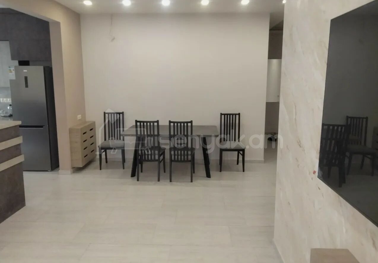 4 Սենյականոց Բնակարան, 103քմ, 4/4 հարկ, Կապիտալ Վերանորոգված