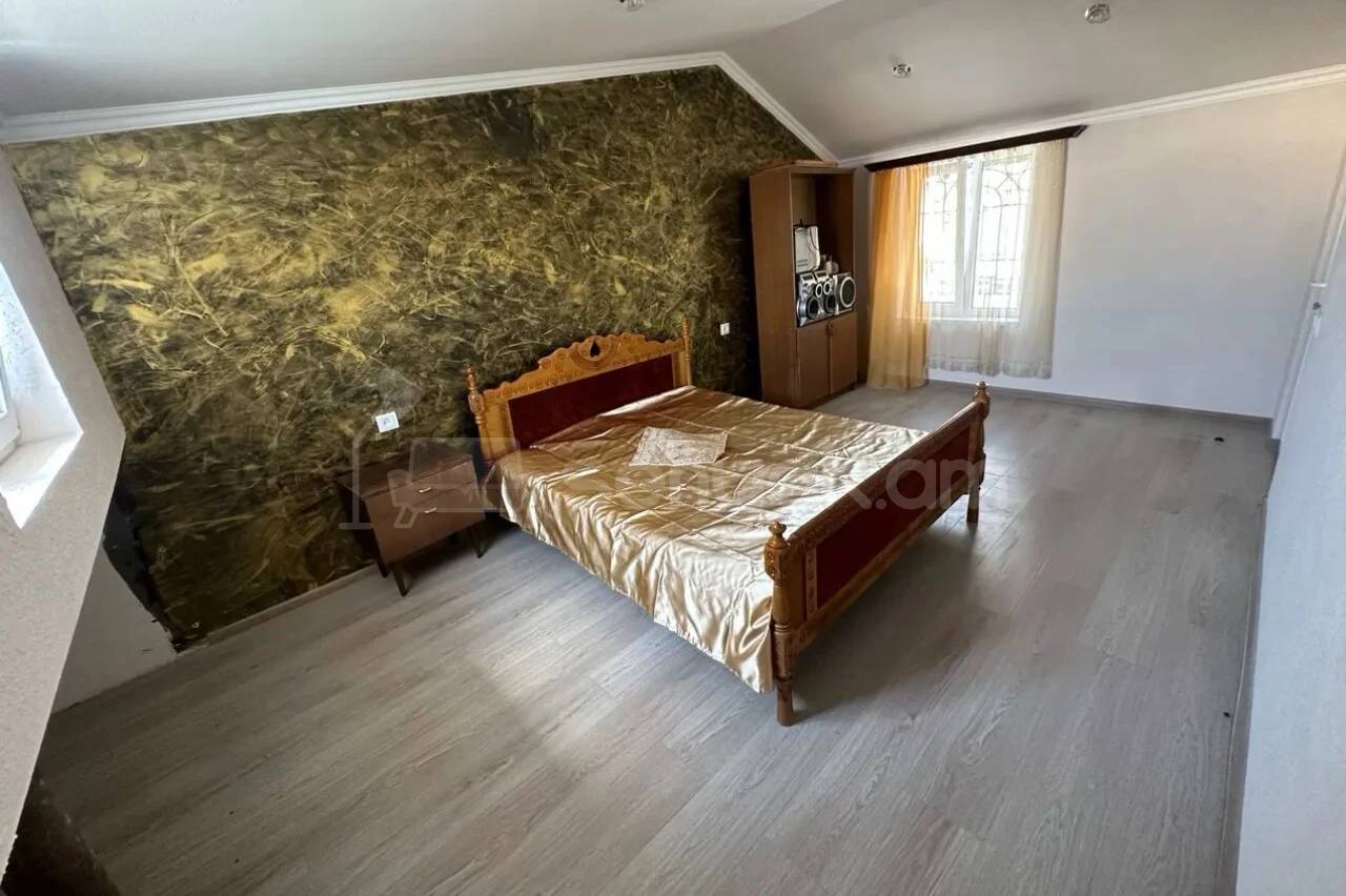 2 Սենյականոց Բնակարան Քարե Շենքում, 48քմ, 2/2 հարկ, Կապիտալ Վերանորոգված, Կահավորված, Արևկող