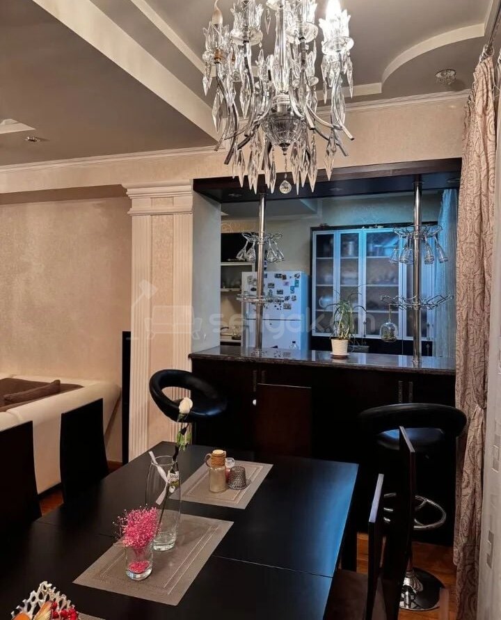 3 Սենյականոց Բնակարան Քարե Շենքում, 89քմ, 3/8 հարկ, Կապիտալ Վերանորոգված