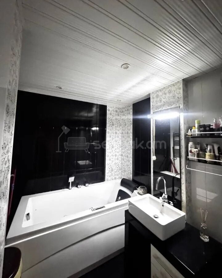 3 Սենյականոց Բնակարան Քարե Շենքում, 89քմ, 3/8 հարկ, Կապիտալ Վերանորոգված