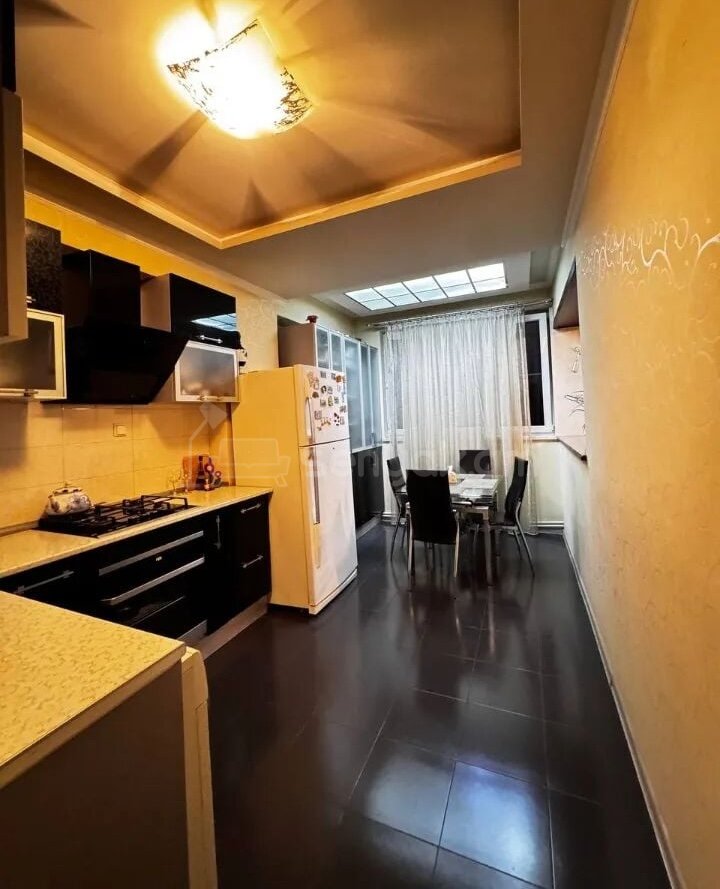 3 Սենյականոց Բնակարան Քարե Շենքում, 89քմ, 3/8 հարկ, Կապիտալ Վերանորոգված