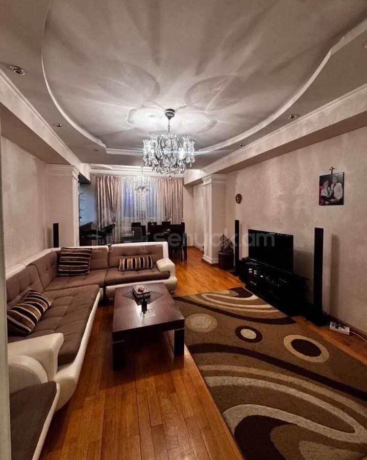 3 Սենյականոց Բնակարան Քարե Շենքում, 89քմ, 3/8 հարկ, Կապիտալ Վերանորոգված