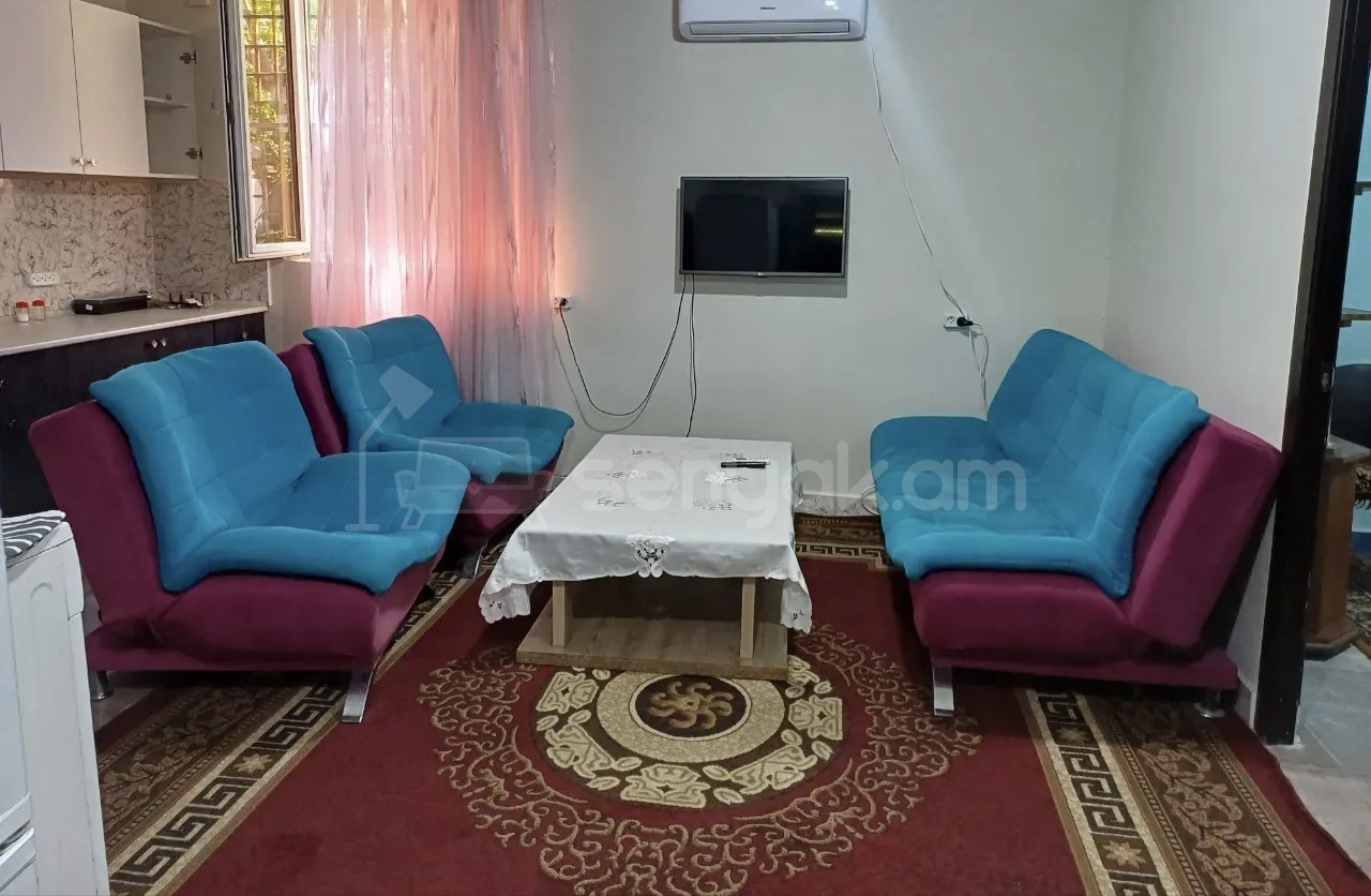 3 Սենյականոց Բնակարան Քարե Շենքում, 82քմ, 3/5 հարկ, Նորմալ Վիճակում, Կահավորված