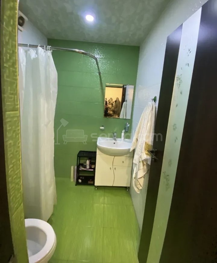 3 Սենյականոց Բնակարան Քարե Շենքում, 82քմ, 3/5 հարկ, Նորմալ Վիճակում, Կահավորված