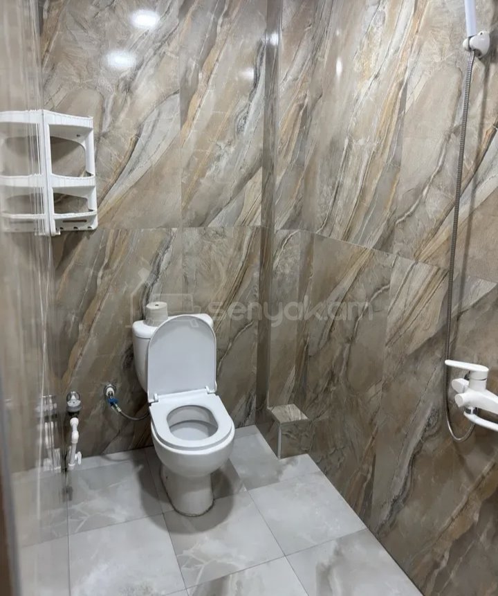 2 Սենյականոց Բնակարան Քարե Շենքում, 56քմ, 1/1 հարկ, Նորմալ Վիճակում, Կահավորված, Արևկող