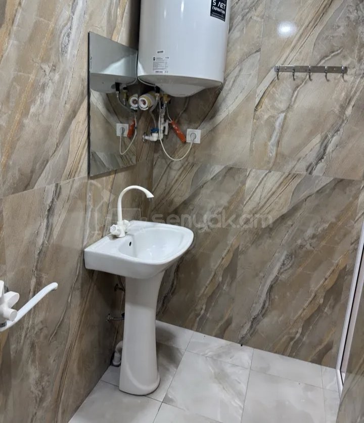 2 Սենյականոց Բնակարան Քարե Շենքում, 56քմ, 1/1 հարկ, Նորմալ Վիճակում, Կահավորված, Արևկող