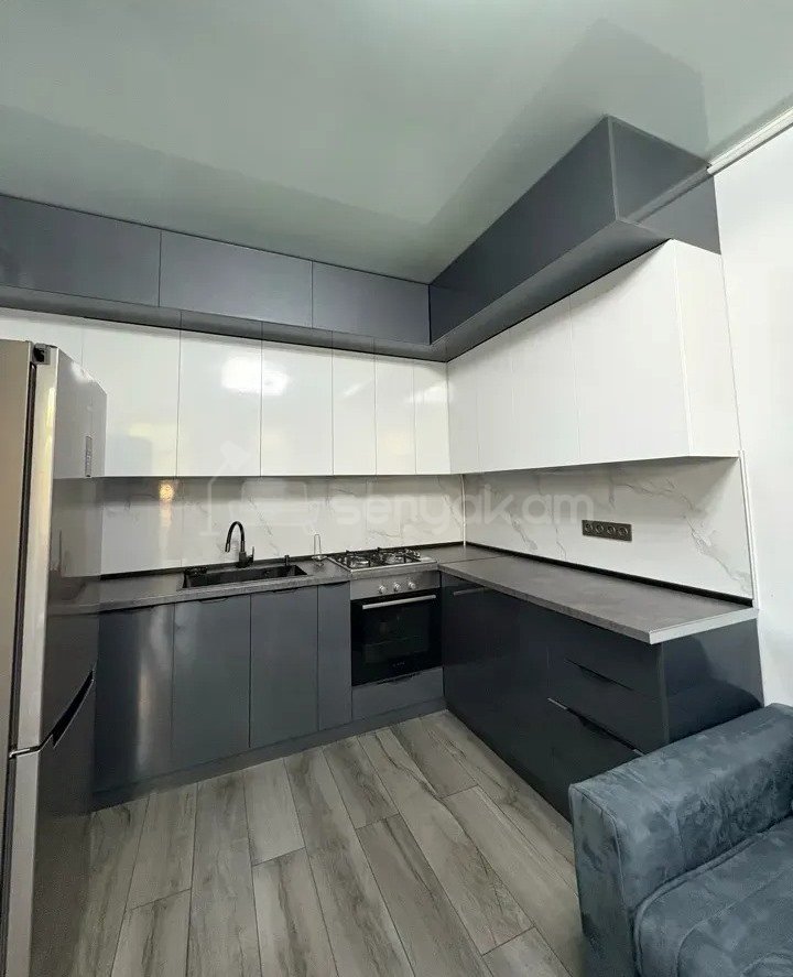 2 Սենյականոց Բնակարան Քարե Շենքում, 35քմ, 5/5 հարկ, Կապիտալ Վերանորոգված