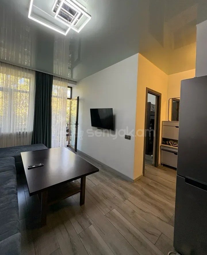 2 Սենյականոց Բնակարան Քարե Շենքում, 35քմ, 5/5 հարկ, Կապիտալ Վերանորոգված