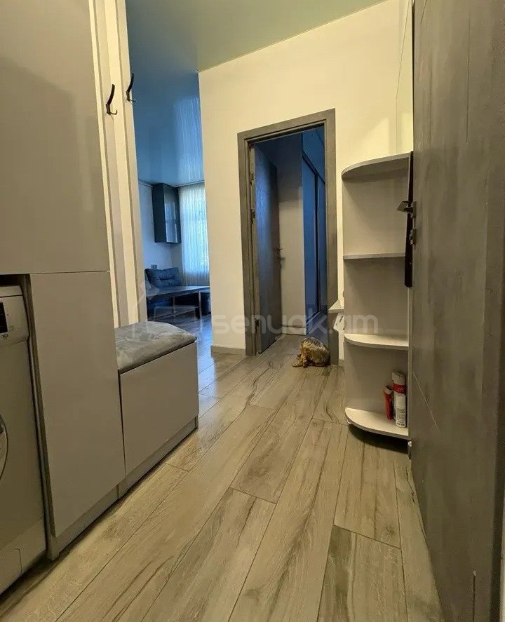 2 Սենյականոց Բնակարան Քարե Շենքում, 35քմ, 5/5 հարկ, Կապիտալ Վերանորոգված