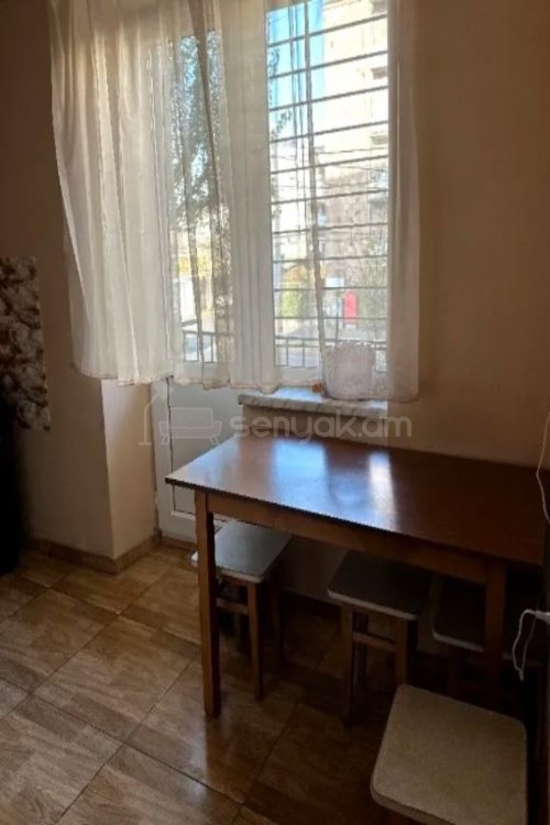 2 Սենյականոց Բնակարան Քարե Շենքում, 60քմ, 2/5 հարկ, Կոսմետիկ Վերանորոգված, Կահավորված, Արևկող