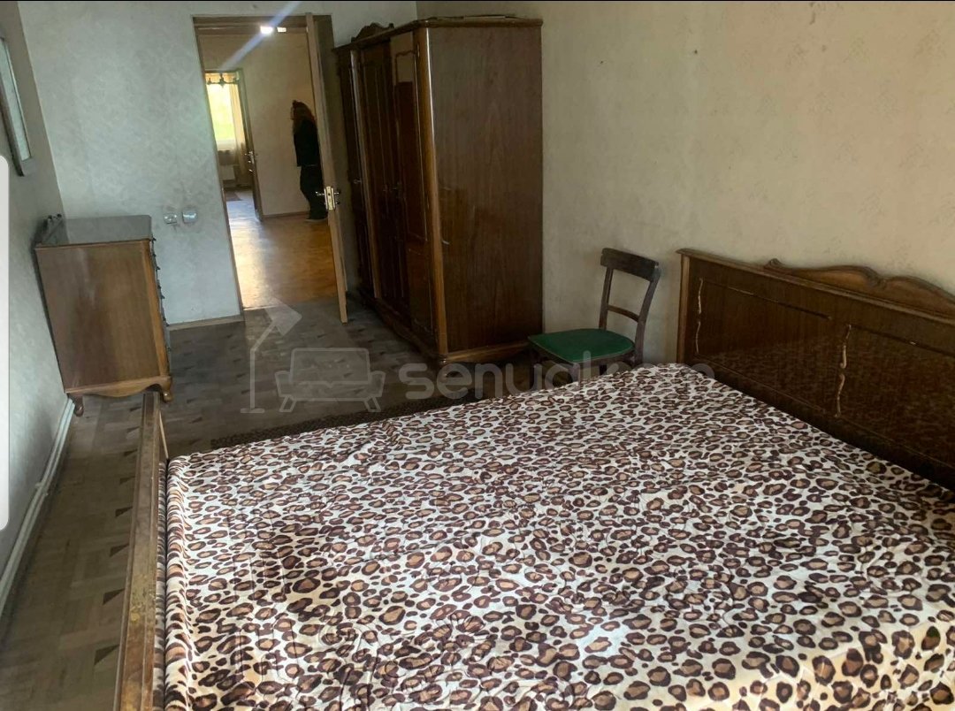 3 Սենյականոց Բնակարան Քարե Շենքում, 74քմ, 4/5 հարկ, Նորմալ Վիճակում