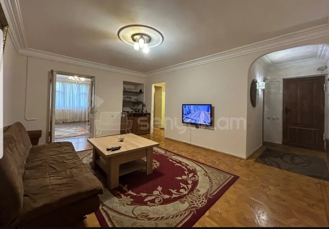 3 Սենյականոց Բնակարան Քարե Շենքում, 74քմ, 4/5 հարկ, Նորմալ Վիճակում