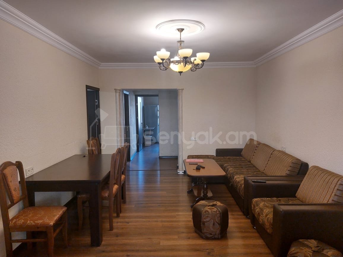 3 Սենյականոց Բնակարան Քարե Շենքում, 78քմ, 4/5 հարկ, Դիզայներական Վերանորոգված