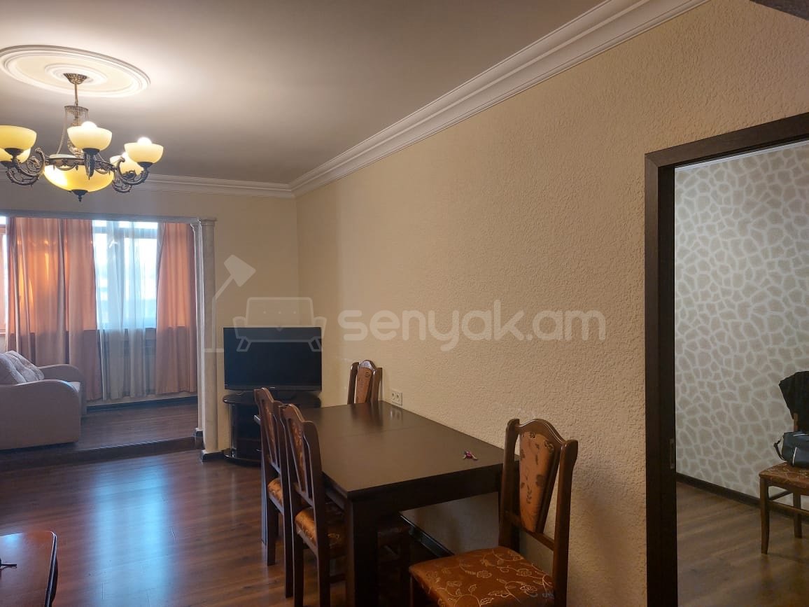 3 Սենյականոց Բնակարան Քարե Շենքում, 78քմ, 4/5 հարկ, Դիզայներական Վերանորոգված