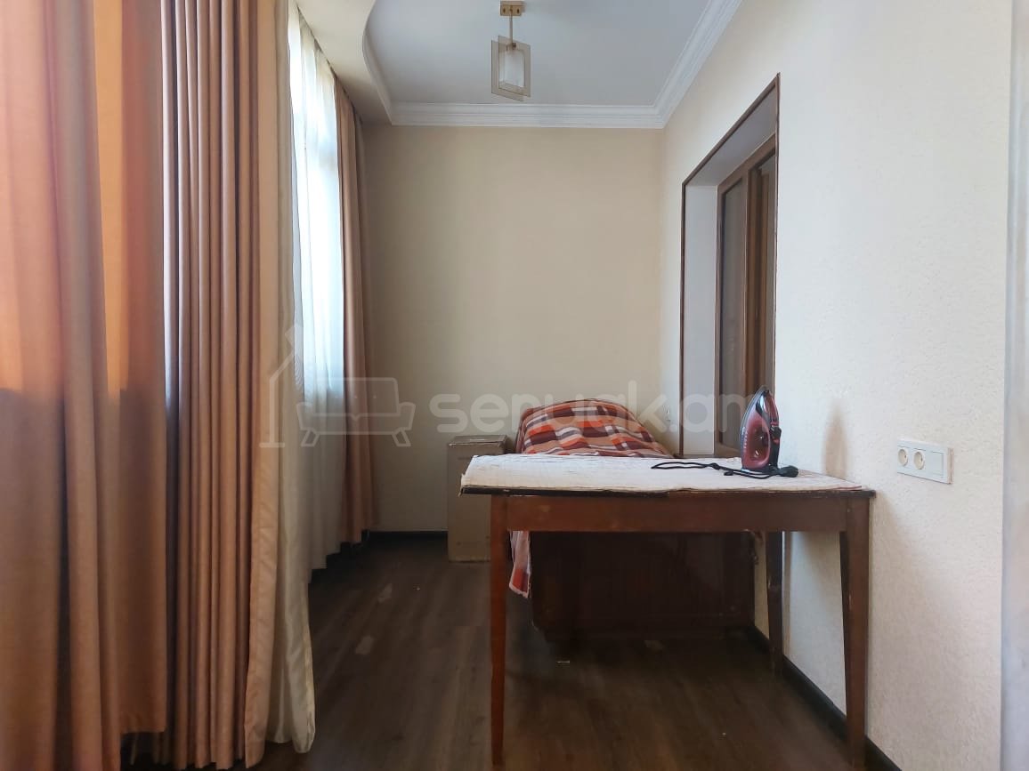 3 Սենյականոց Բնակարան Քարե Շենքում, 78քմ, 4/5 հարկ, Դիզայներական Վերանորոգված