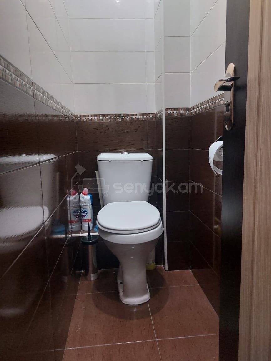 3 Սենյականոց Բնակարան Քարե Շենքում, 78քմ, 4/5 հարկ, Դիզայներական Վերանորոգված