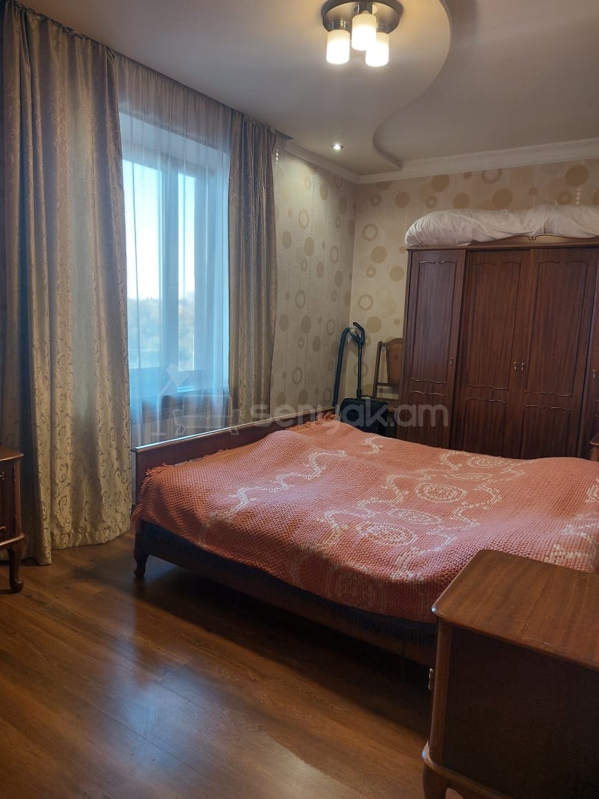 3 Սենյականոց Բնակարան Քարե Շենքում, 78քմ, 4/5 հարկ, Դիզայներական Վերանորոգված