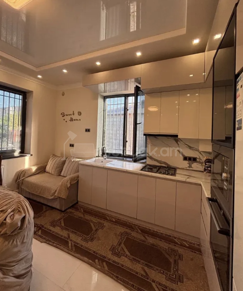 4 Սենյականոց Սեփական Տուն, 88քմ, Կապիտալ Վերանորոգված