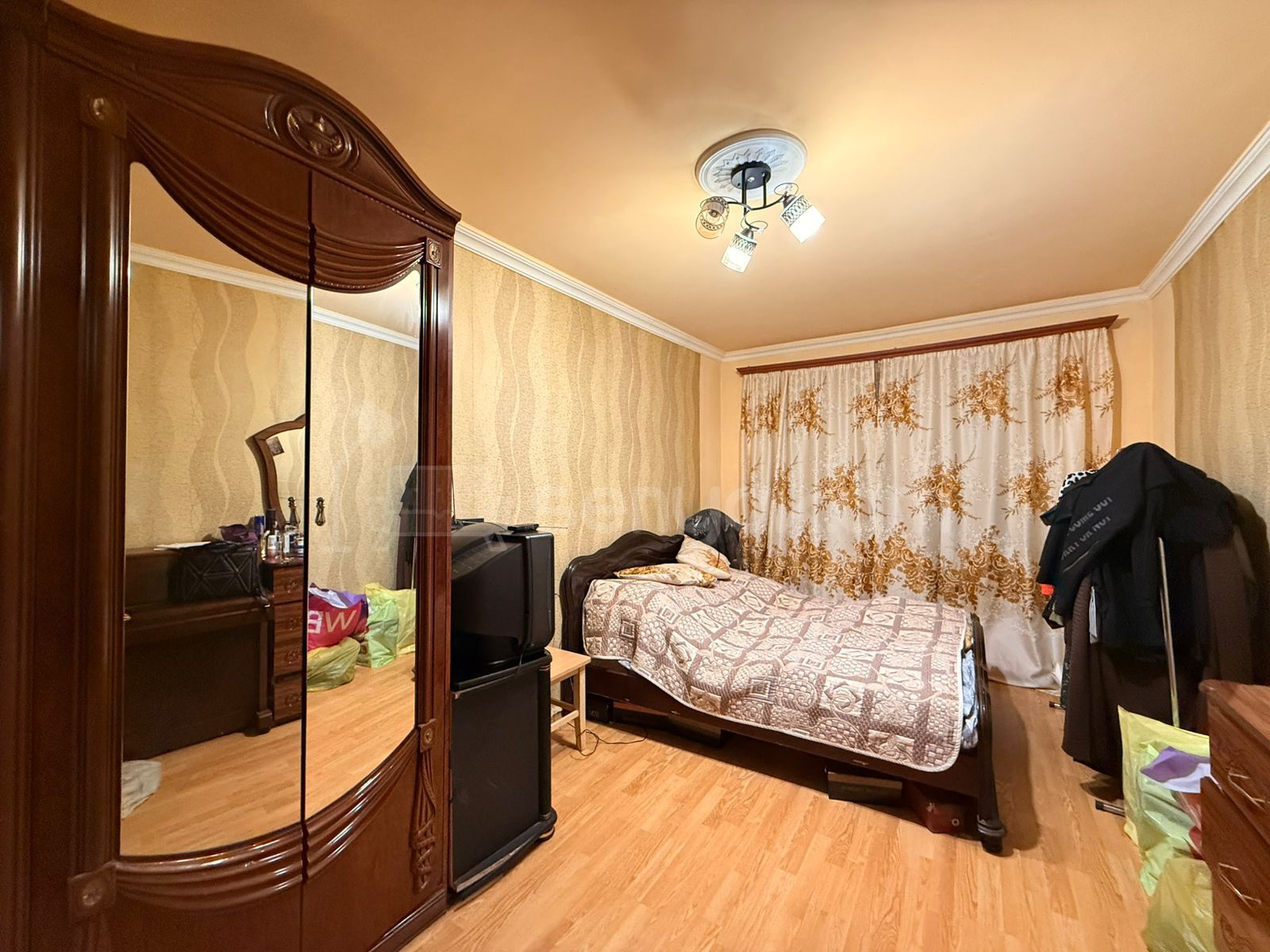 3 Սենյականոց Բնակարան Քարե Շենքում, 80քմ, 1/5 հարկ, Նորմալ Վիճակում, Կահավորված, Արևկող