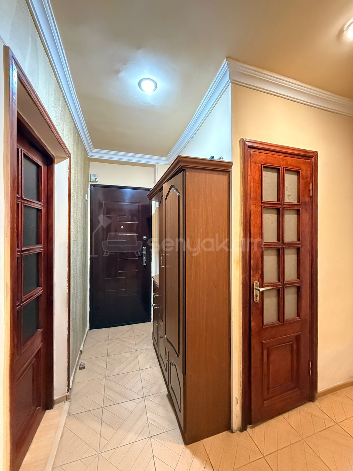 3 Սենյականոց Բնակարան Քարե Շենքում, 80քմ, 1/5 հարկ, Նորմալ Վիճակում, Կահավորված, Արևկող