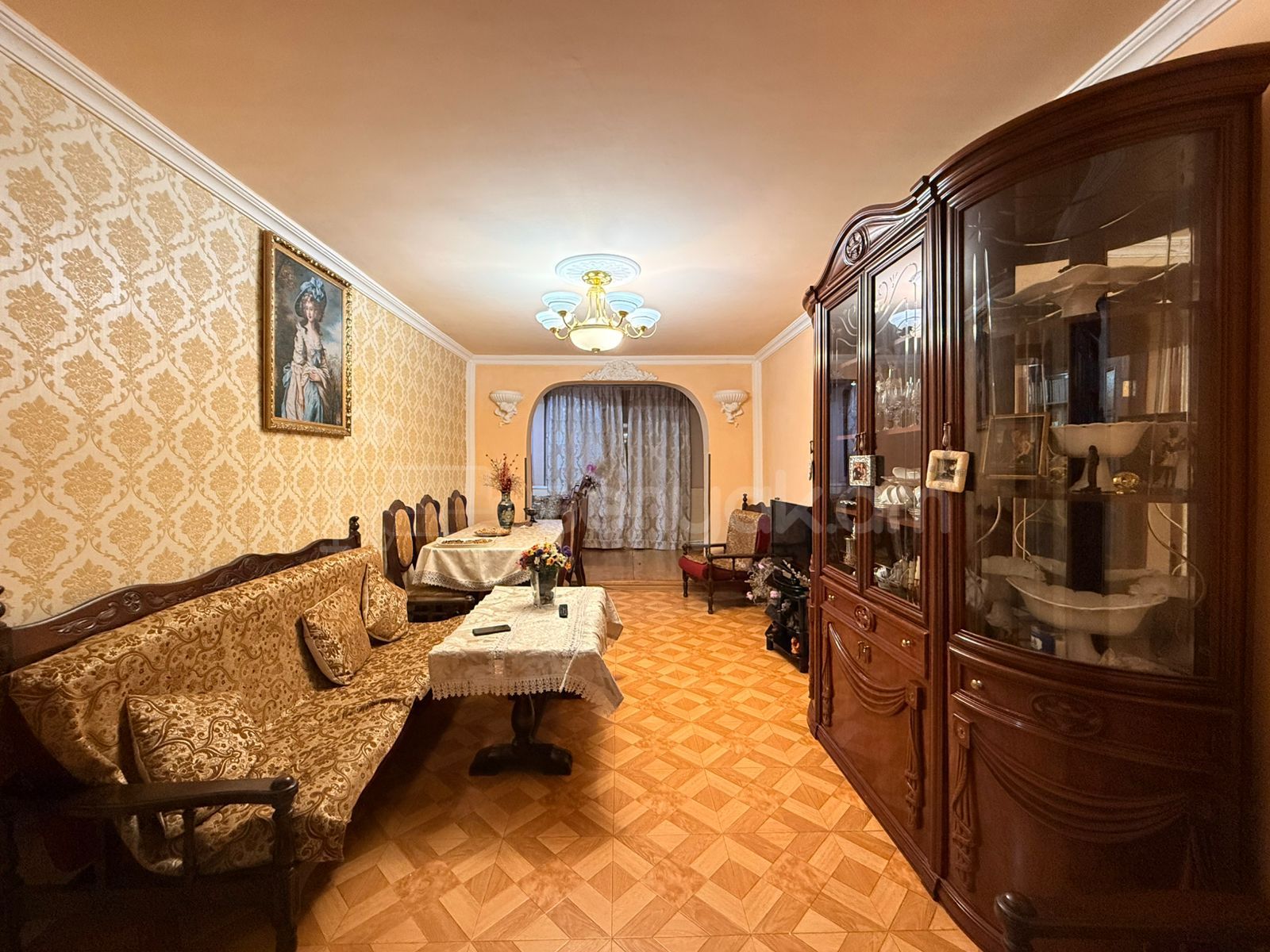 3 Սենյականոց Բնակարան Քարե Շենքում, 80քմ, 1/5 հարկ, Նորմալ Վիճակում, Կահավորված, Արևկող